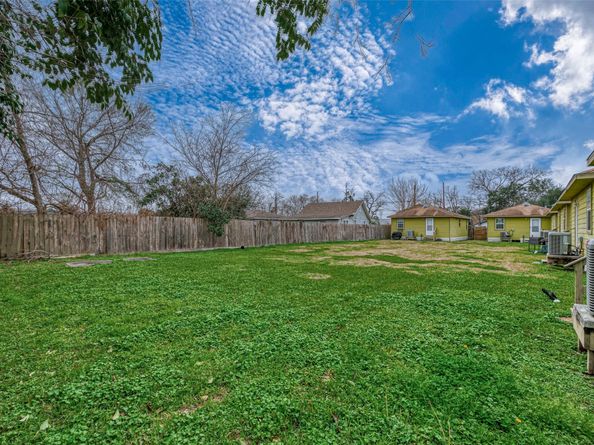 3938 King Street, Houston TX 77026