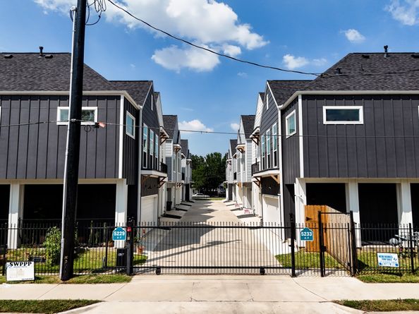 5233 Hillman Street B, Houston TX 77023