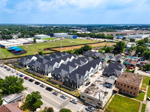 5233 Hillman Street B, Houston TX 77023