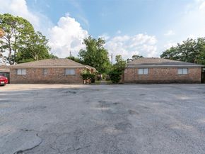 904 Ellena Road 16, Houston TX 77076