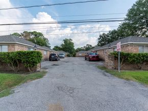 904 Ellena Road 16, Houston TX 77076