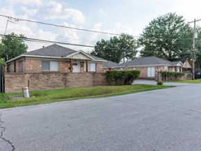 904 Ellena Road 16, Houston TX 77076