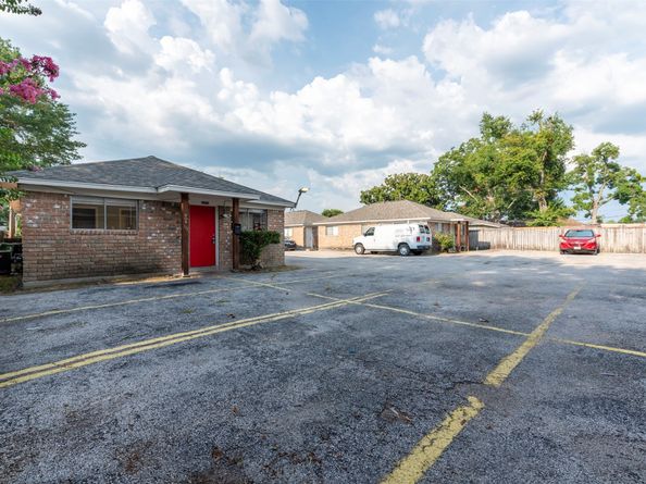904 Ellena Road 16, Houston TX 77076