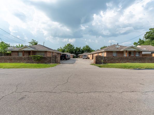 904 Ellena Road 16, Houston TX 77076