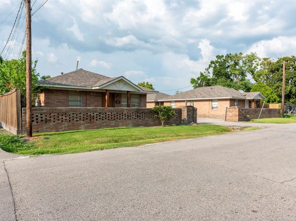 904 Ellena Road 16, Houston TX 77076