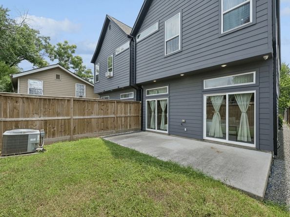 7033 Avenue L, Houston TX 77011