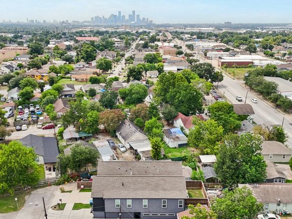 7033 Avenue L, Houston TX 77011