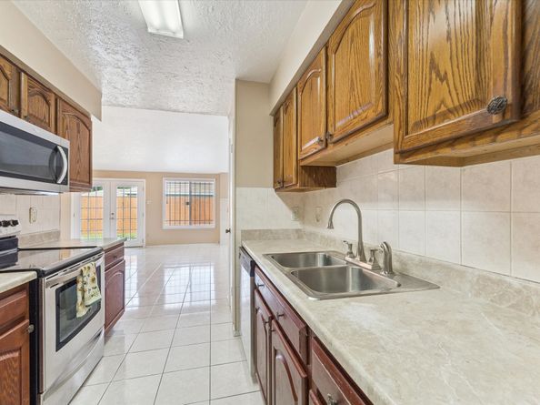 14038 Towne Way Drive, Sugar Land TX 77498