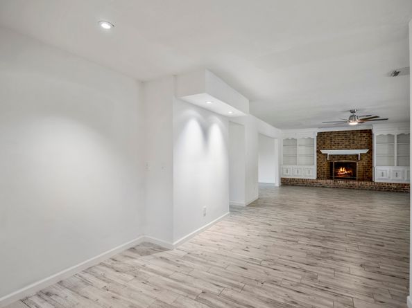 5122 Foresthaven Drive, Houston TX 77066