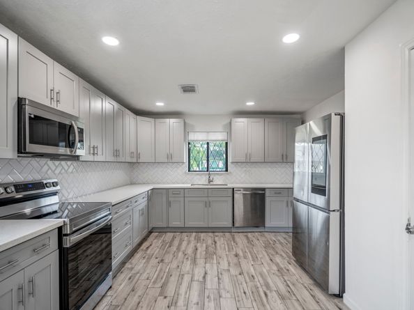 5122 Foresthaven Drive, Houston TX 77066