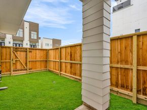 3 N St Charles St E Street, Houston TX 77003