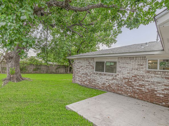5003 Denoron Drive, Houston TX 77048