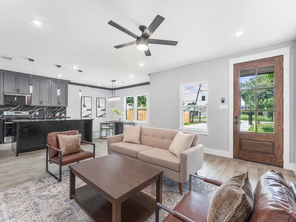 7963 Miley St, Houston TX 77028