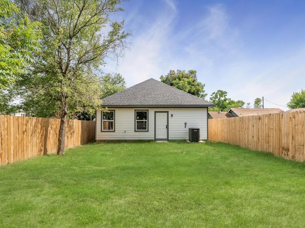7963 Miley St, Houston TX 77028