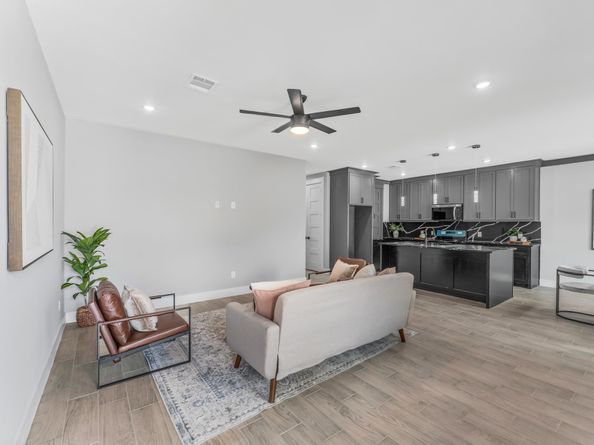 7963 Miley St, Houston TX 77028