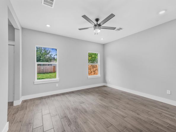 7963 Miley St, Houston TX 77028