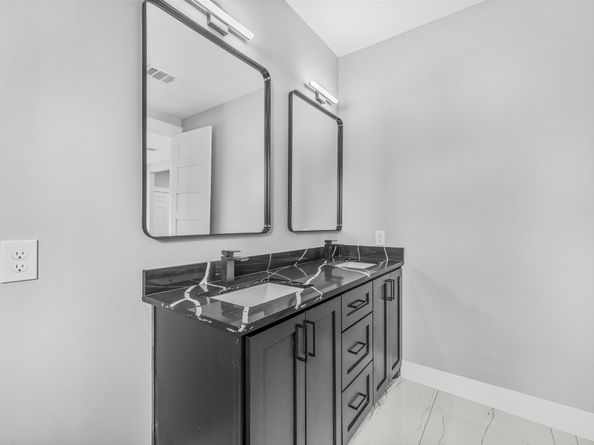 7963 Miley St, Houston TX 77028