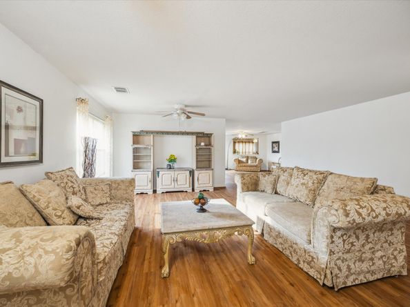 4710 Meadowthorn Court, Friendswood TX 77546