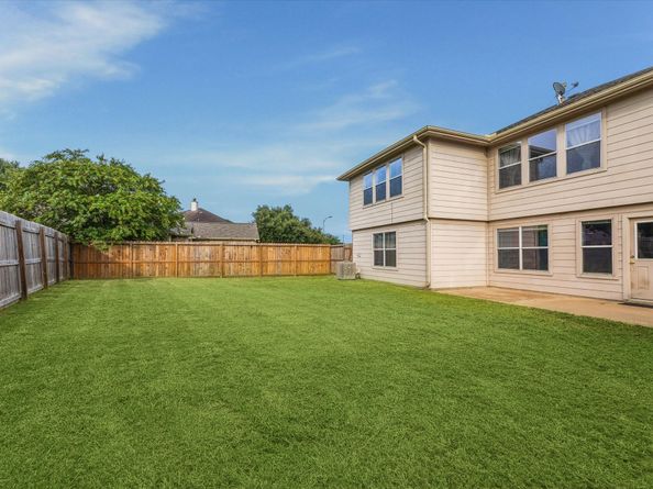 4710 Meadowthorn Court, Friendswood TX 77546