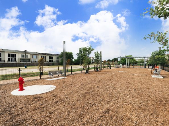 125 Eastwood Street, Houston TX 77011