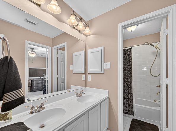 17107 Parsley Hawthorne Court, Houston TX 77059