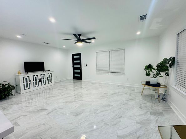 4501 Hirsch Road, Houston TX 77026