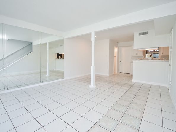 1911 Sherwood Forest Street 10, Houston TX 77043
