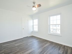 1911 Sherwood Forest Street 10, Houston TX 77043