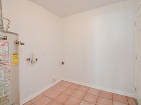 1911 Sherwood Forest Street 10, Houston TX 77043