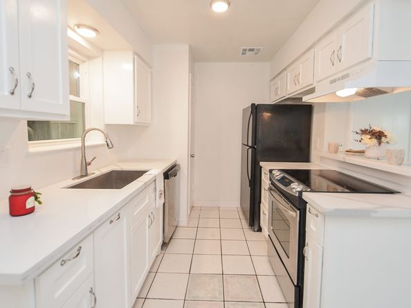 1911 Sherwood Forest Street 10, Houston TX 77043