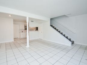 1911 Sherwood Forest Street 10, Houston TX 77043