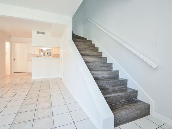 1911 Sherwood Forest Street 10, Houston TX 77043