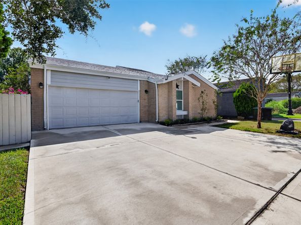 6323 Dawnridge Drive, Houston TX 77035