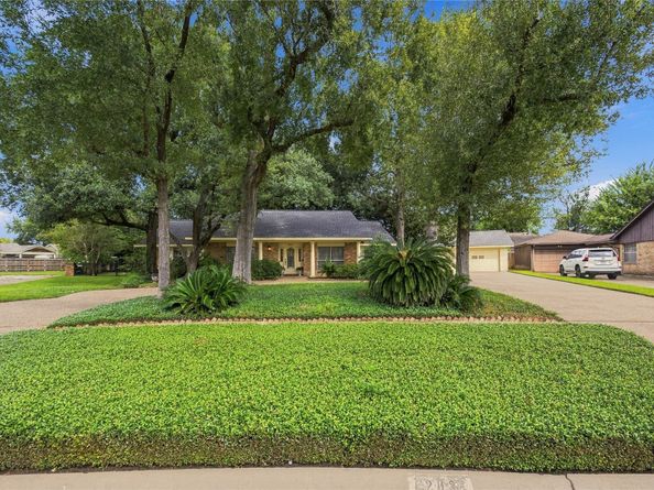203 Ballantrae Lane, Houston TX 77015