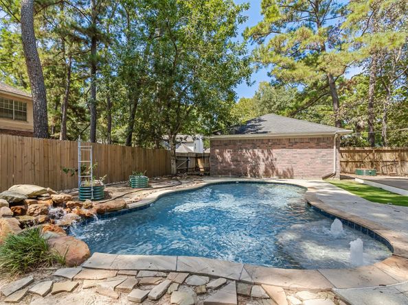 2 Summithill Place, The Woodlands TX 77381