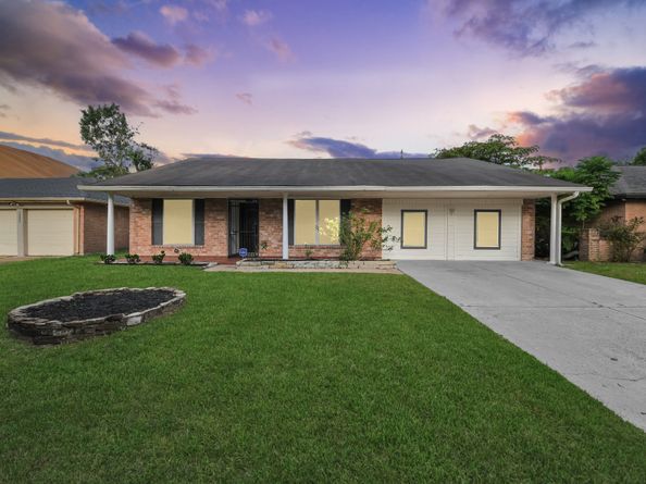 15103 Weil Place, Houston TX 77060