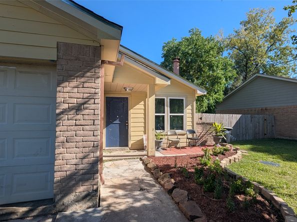 10027 Towne Mist Drive, Sugar Land TX 77498