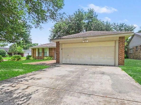 16715 Manowar Lane, Friendswood TX 77546