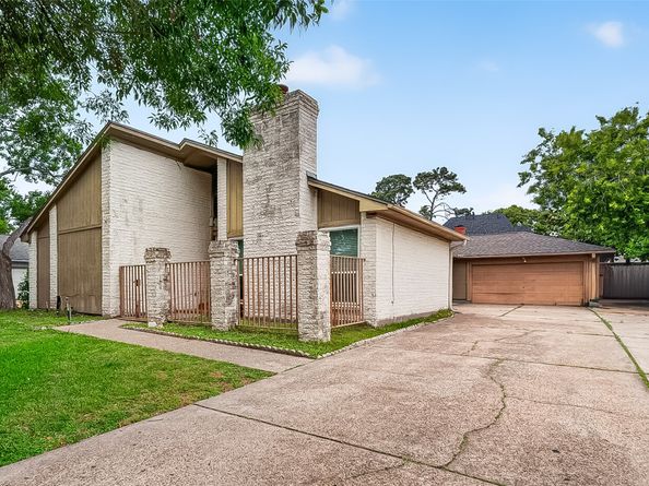 12811 Hidden Castle Drive, Houston TX 77015