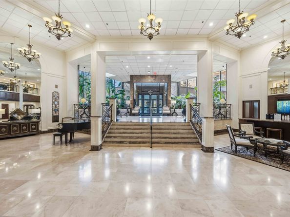 3525 Sage Road 1213, Houston TX 77056