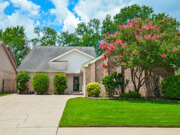 1907 Rock Fence Drive, Richmond TX 77406