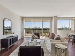 49 Briar Hollow Lane Lane 1004, Houston TX 77027