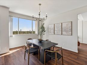 49 Briar Hollow Lane Lane 1004, Houston TX 77027