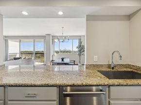 49 Briar Hollow Lane Lane 1004, Houston TX 77027