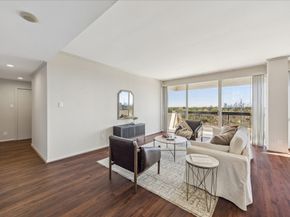 49 Briar Hollow Lane Lane 1004, Houston TX 77027