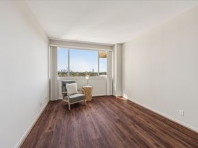 49 Briar Hollow Lane Lane 1004, Houston TX 77027