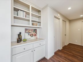 49 Briar Hollow Lane Lane 1004, Houston TX 77027