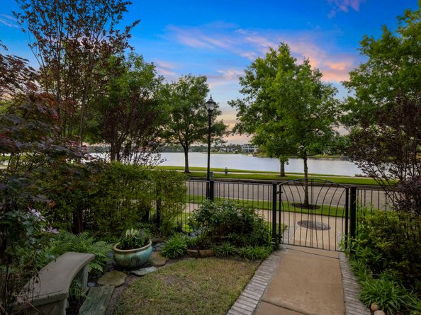 262 Breezy Way, The Woodlands TX 77380
