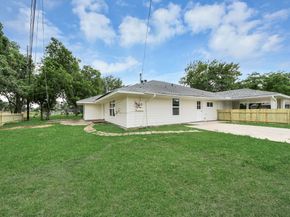 5455 N Crooked Creek Drive, Houston TX 77017