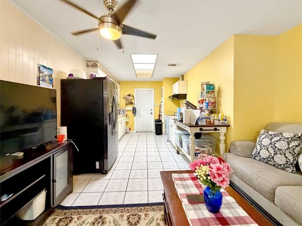 5223 Heathercrest Street, Houston TX 77045